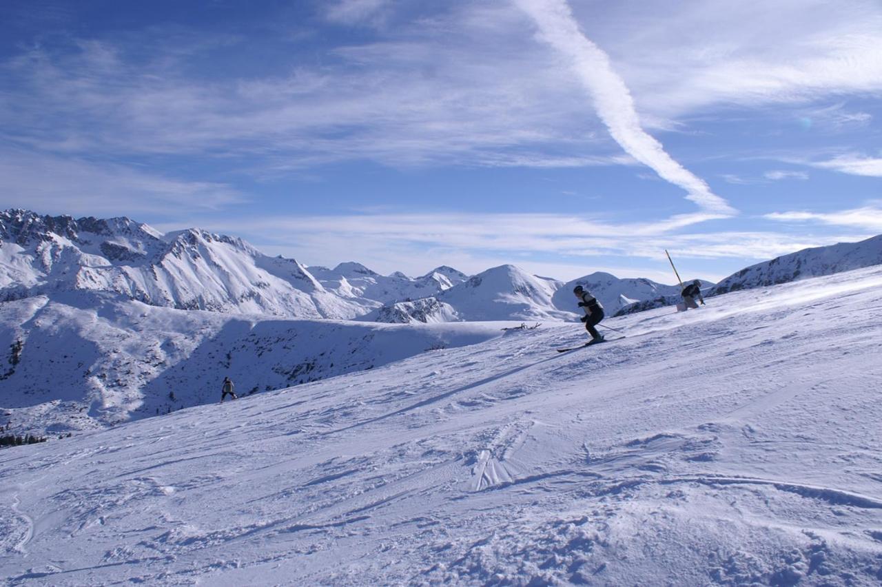 Skiing, Walking, Enjoying In Mountains Bansko Exteriör bild